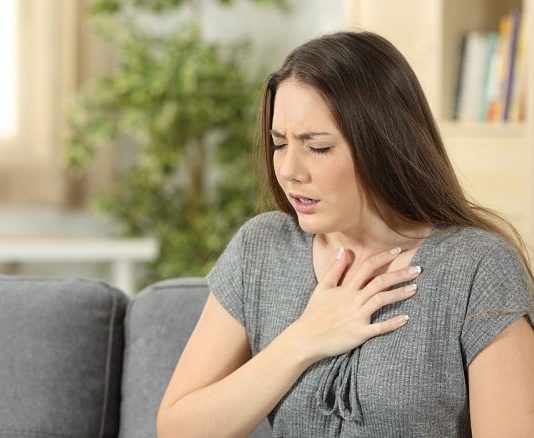 Semnele de alarmă ale COVID-19. Indicatorul cheie prin care se diferențiază de alte boli respiratorii