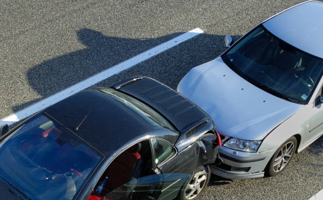 coliziune-fata-spate-auto.jpg