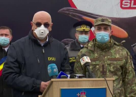 Democracy dies in darkness/Aprindeți lumina și citiți, deschideți-vă mintea/Nu mușcă, nu doare