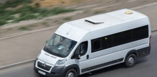 Care sunt avantajele închirierii unui microbuz pentru afacerea ta?