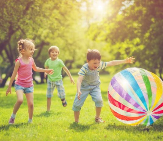 5 jucarii ieftine si atractive care o sa-ti faca prichindelul fericit