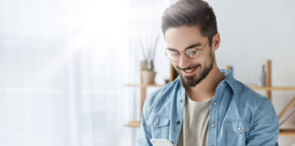 Iată 5 sfaturi de la stiliști pentru a avea succes pe aplicațiile de dating