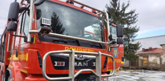 Pompierii prahoveni au recepționat o autospeciala pentru stingerea incendiilor de padure