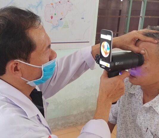 Samsung EYELIKE™ reutilizează camerele smartphone-urilor Galaxy pentru a crește accesibilitatea în zona de îngrijire oftalmologică