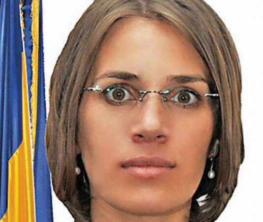Problemea mea si a altora cam de varsta ei, este sa identificam cum sa cream in continuare plus-valoare, pentru urmatorii 25 de ani, pentru ca doamna Alexe (47 de ani) sa isi incaseze si pensia babana, si sinecura – Ziarul Incisiv de Prahova