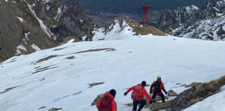 7 turisti francezi, imbracati ca de strada, au ramas blocati pe Jepii Mici