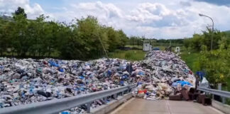 Groapa ilegala de deseuri la Urlati. Primarul, acuzat ca „incearca sa o doseasca”