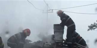 Adolescente salvate dintr-un imobil care luase foc