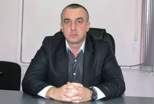 Cezar Dan Stoichiciu, calare pe un autoturism marca BMW, a descalecat in curtea Politiei Locale Ploiesti pentru a ameninta cu plangeri penale/Teapa/Legal poate fi reancadrat dupa 28.01.2023 – Ziarul Incisiv de Prahova