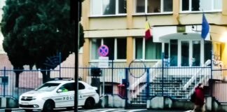 Pentru a-si satisface acest „fetiș”, inspectorul șef IPJ Brasov, indisponibilizează zilnic 1 echipaj polițiști care asigură „garda de onoare” pe trotuar, mai ceva la la Palatul Buckingham – Ziarul Incisiv de Prahova