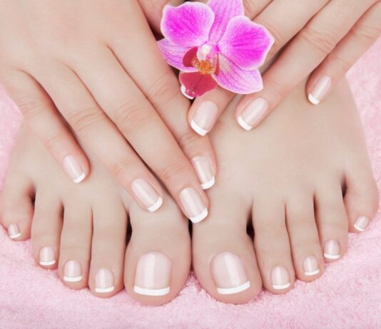 Ingrijirea unghiilor de la picioare intr-un salon de cosmetica