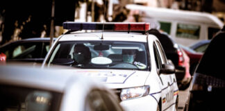 Un tanar care gonea cu masina pe strazile orasului nu avea permis auto
