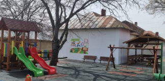 Primaria Floresti a modernizat un loc de joaca pentru copii (FOTO)