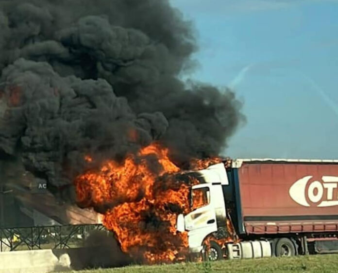 incendiu-TIR-langa-Ploiesti-1.jpg