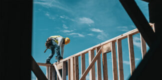 ȘASE modalități de a menține lucrătorii în siguranță în industria construcțiilor