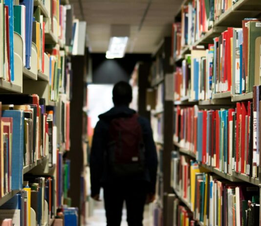 Pasionat de literatură și vrei să studiezi în Cluj-Napoca? Iată cum să te pregătești pentru primul tău an!