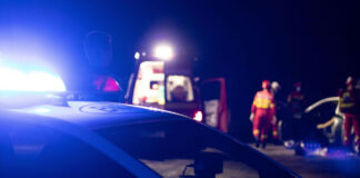 Un individ din Blejoi a distrus mașina unchiului și a fost reținut, după ce a fugit urmărit de polițiști