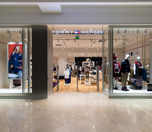 TOMMY HILFIGER SE REDESCHIDE IN PALAS MALL IAŞI CU UN NOU ASPECT IMPRESIONANT