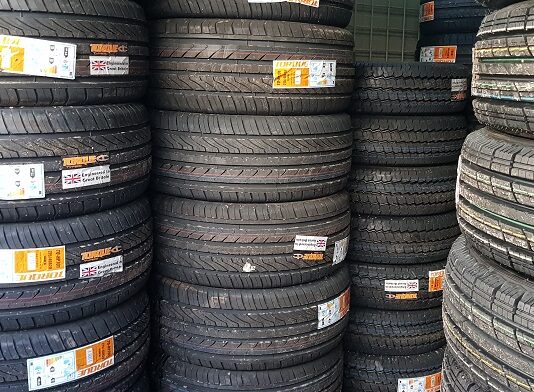 Când trebuie schimbate anvelopele mașinii – La ce trebuie să fim atenți?