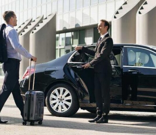 Cum te poate ajuta o firmă de transfer aeroport să călătorești mai ușor și mai confortabil