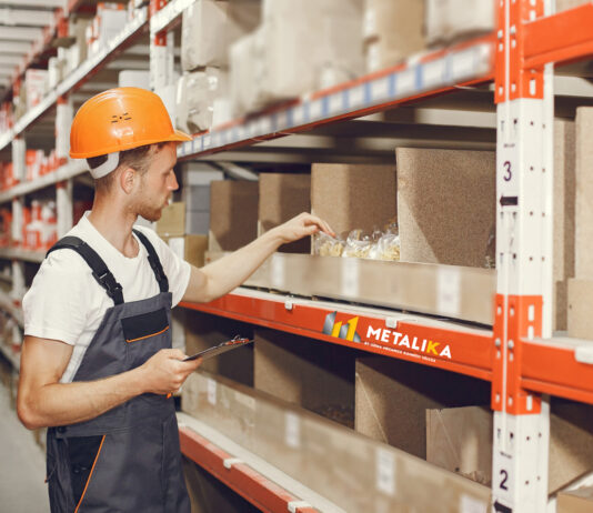 Rafturi metalice pentru afaceri de succes: Optimizați spațiul de depozitare Rafturi metalice