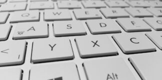 Cum să cureți tastatura laptopului ca un profesionist