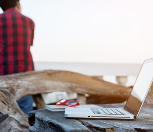 Învățare online vs. tradițională: avantajele tehnologiei în educație