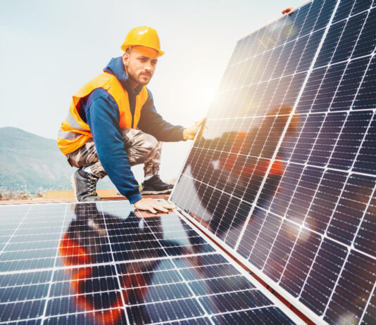 Măsuri de economisire a energiei: cât poți economisi cu panouri solare?