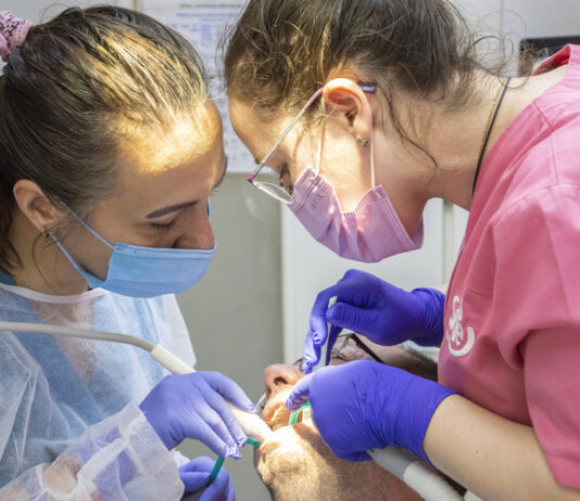 Tot ce trebuie să știți despre implanturile dentare la Cris Smile