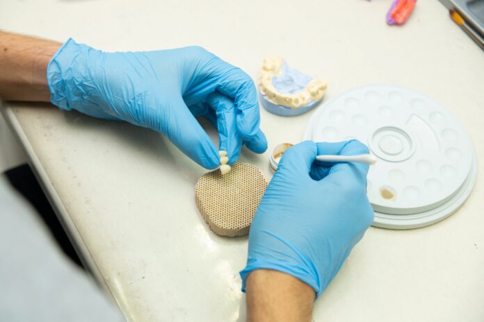 implant dentar pret