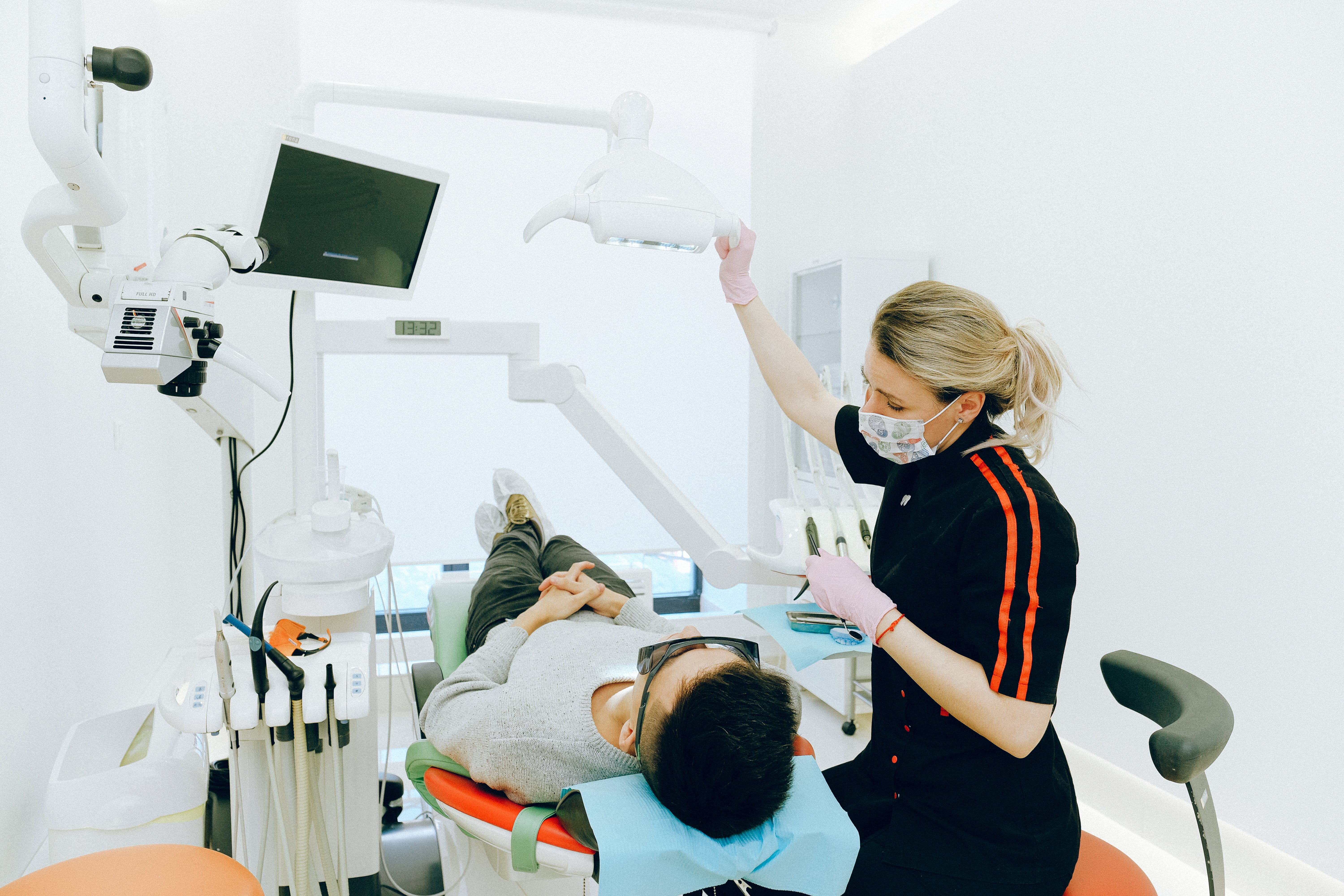 implant dentar pret