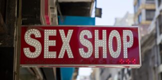 Care sunt cele mai inedite produse care pot fi găsite într-un sex shop