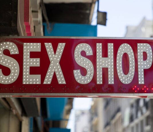 Care sunt cele mai inedite produse care pot fi găsite într-un sex shop