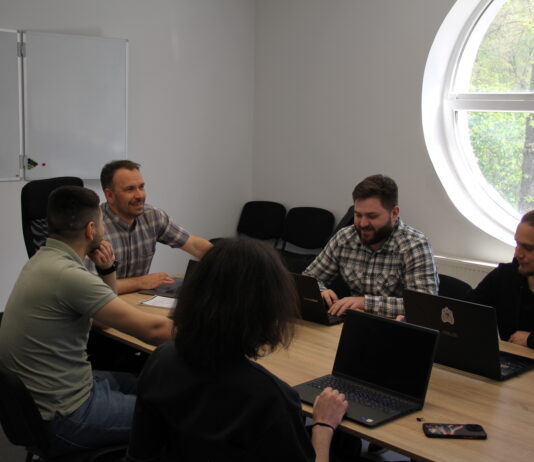 Maximizing Business Performance with IT Outsourcing Services in France Powered by Feel IT