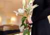 Aranjamentele florale funerare – un omagiu emotionant in cadrul ceremoniei de ramas bun