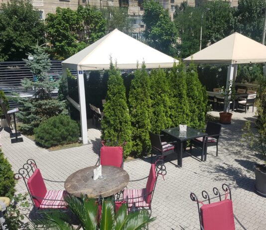 Restaurant cu Grădină – O Oază de Liniște în Inima Bucureștiului
