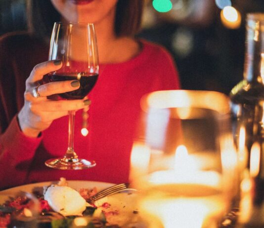 Cum să alegi vinul potrivit pentru cină? Cum să alegi vinul potrivit pentru cină