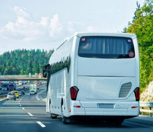 Care sunt beneficiile serviciilor de inchiriere a unui autocar