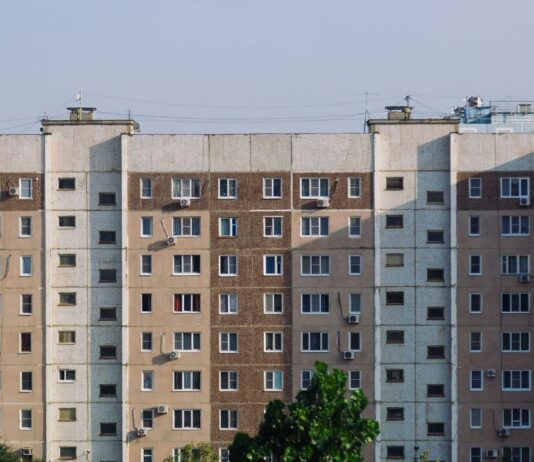 Ce riscuri implică achiziția unei locuințe vechi?
