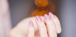 Ce diferență este între gelurile UV și manichiura cu ojă semipermanentă?