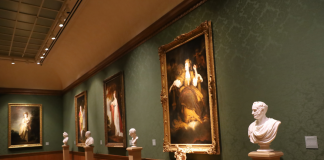 Ce înseamnă o galerie de artă și de ce rămâne relevantă astăzi