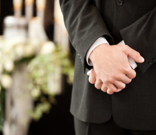 Importanta firmelor de pompe funebre in organizarea ceremoniilor funerare si pentru sprijinul familiilor indoliate