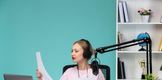 Cum să creezi un podcast care atrage backlink-uri SEO fără să forțezi nimic