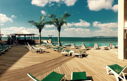 Hotel all inclusive sau cazare simplă? Ce alegi în Nisipurile de Aur