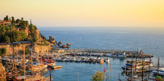 Last minute Antalya – vacanțe la resorturi cu servicii complete