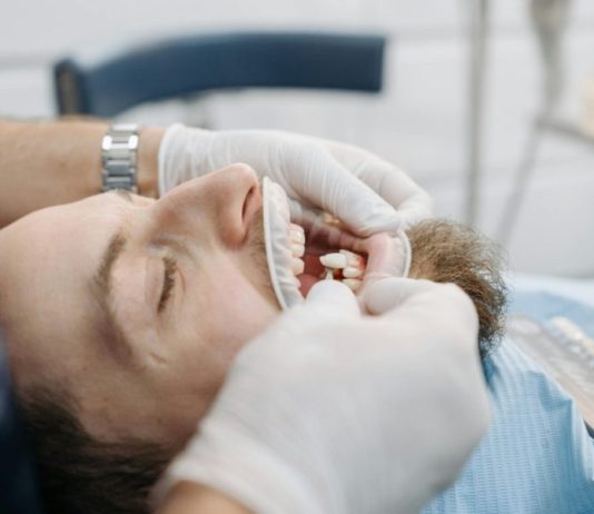 Implant dentar: cum influențează calitatea vieții după pierderea unui dinte