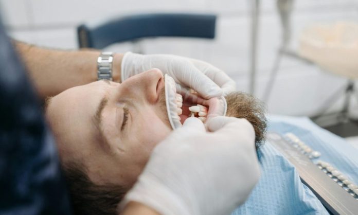 Implant-dentar-cum-influenteaza-calitatea-vietii-dupa-pierderea-unui-dinte-1000x600.jpg