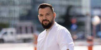 Compari.ro: datele arată că românii au intrat în modul de vacanță – produsele asociate călătoriilor și categoriile dedicate timpului liber sunt în creștere