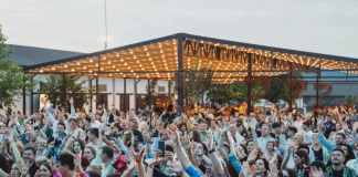 Sun Leader extinde infrastructura turistică de la Castelul Bethlen-Haller la o suprafață de 2.600 de metri pătrați outdoor amenajați cu pergole retractabile