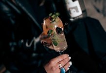 Ce este, de unde provine și cum dictează amăreala unui Gin Tonic premium
